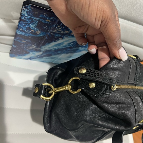 Coach Black bag with Gold Hardware - Picture 8 of 9